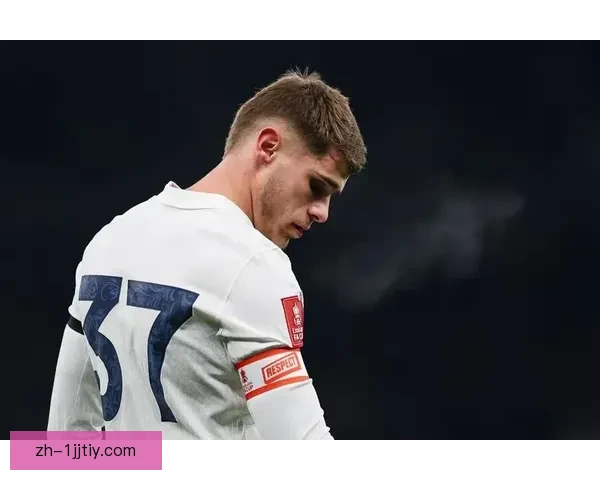 舍伍德称谢什科挣扎曼联将不配